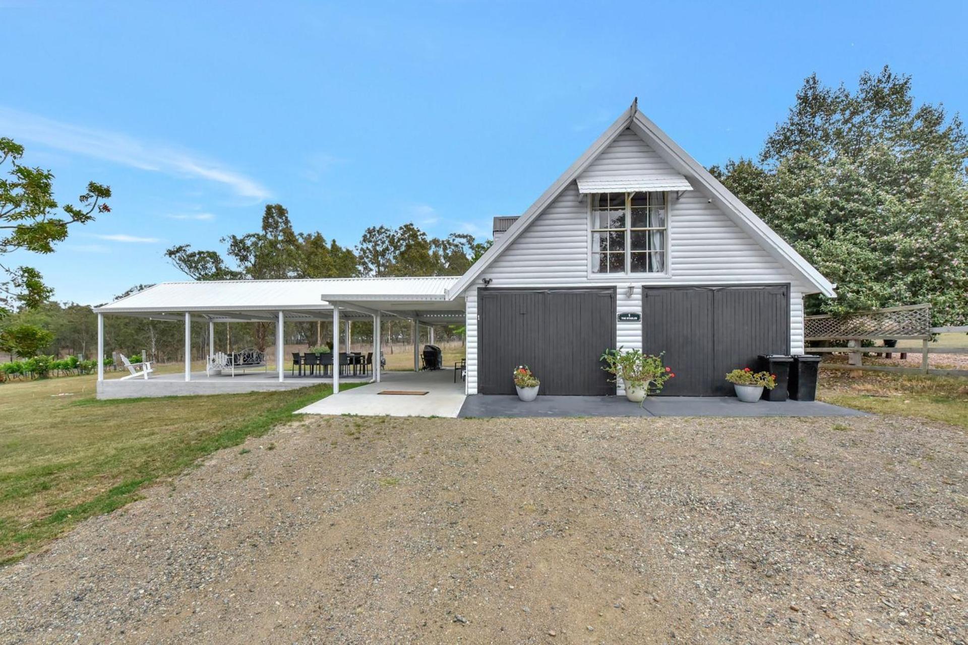 Bracken Ridge Vineyard The Entire Estate Rothbury Exterior photo